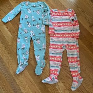 Pair of Carters 5T Fleece Footed Pajamas - NWT